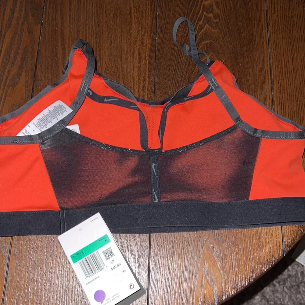 Unattached NWT Nike sports bra - Picture 3 of 3